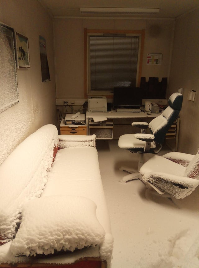 habitación llena de nieve
